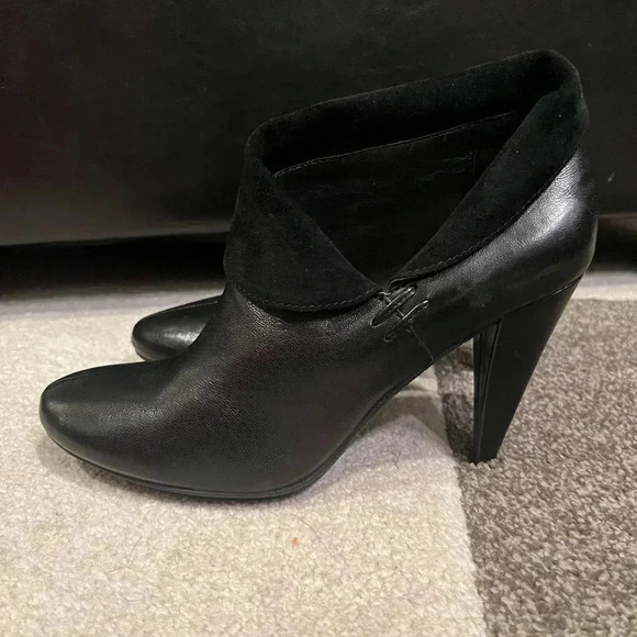 COACH " ANNIKA" ANKLE BOOTS. RETAIL $389. - Picture 3 of 12